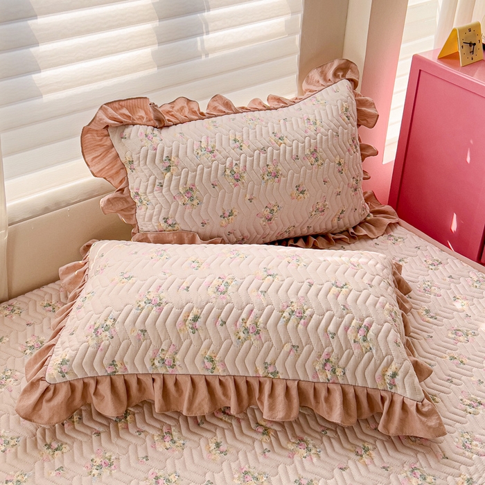 91家纺网 家纺一手货源 找家纺 纽缦家纺 2026春夏新款云感提花双层纱夹棉床垫 暗恋