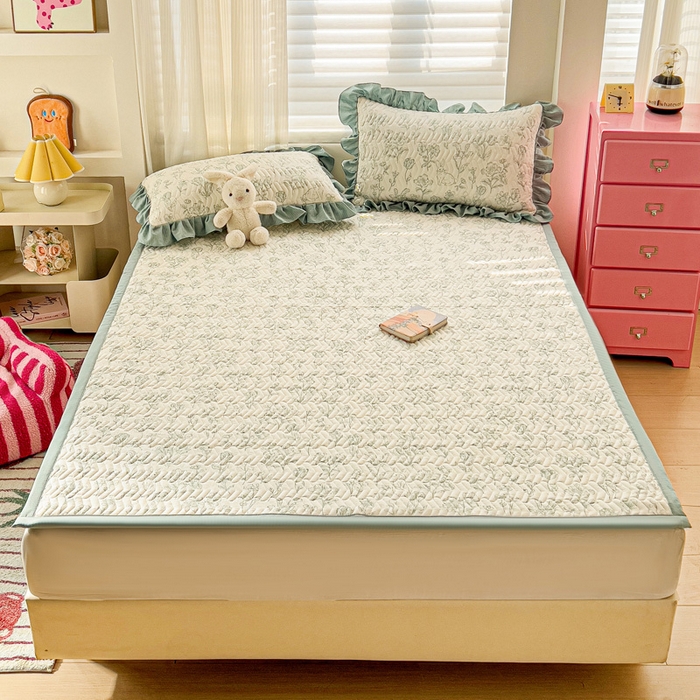 91家纺网 家纺一手货源 找家纺 纽缦家纺 2026春夏新款云感提花双层纱夹棉床垫 海像森林