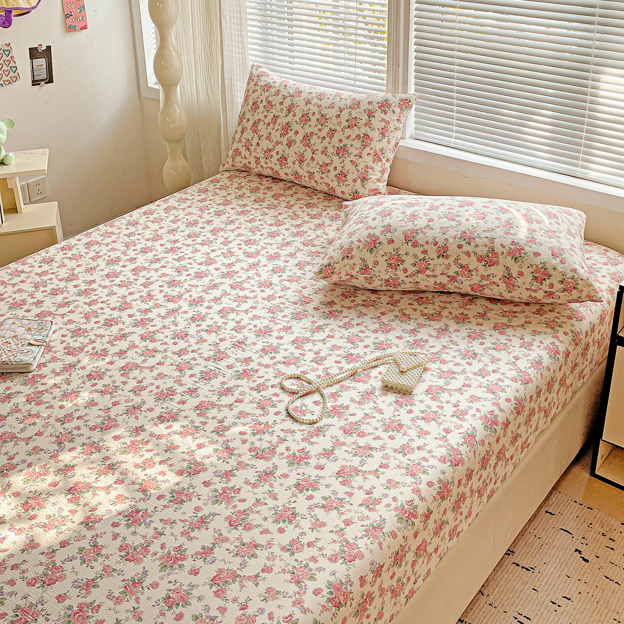 91家纺网 家纺一手货源 找家纺 优选良品 2025新款ins小清新木棉双层纱印花床笠床垫保护罩枕套三件套 恋曲