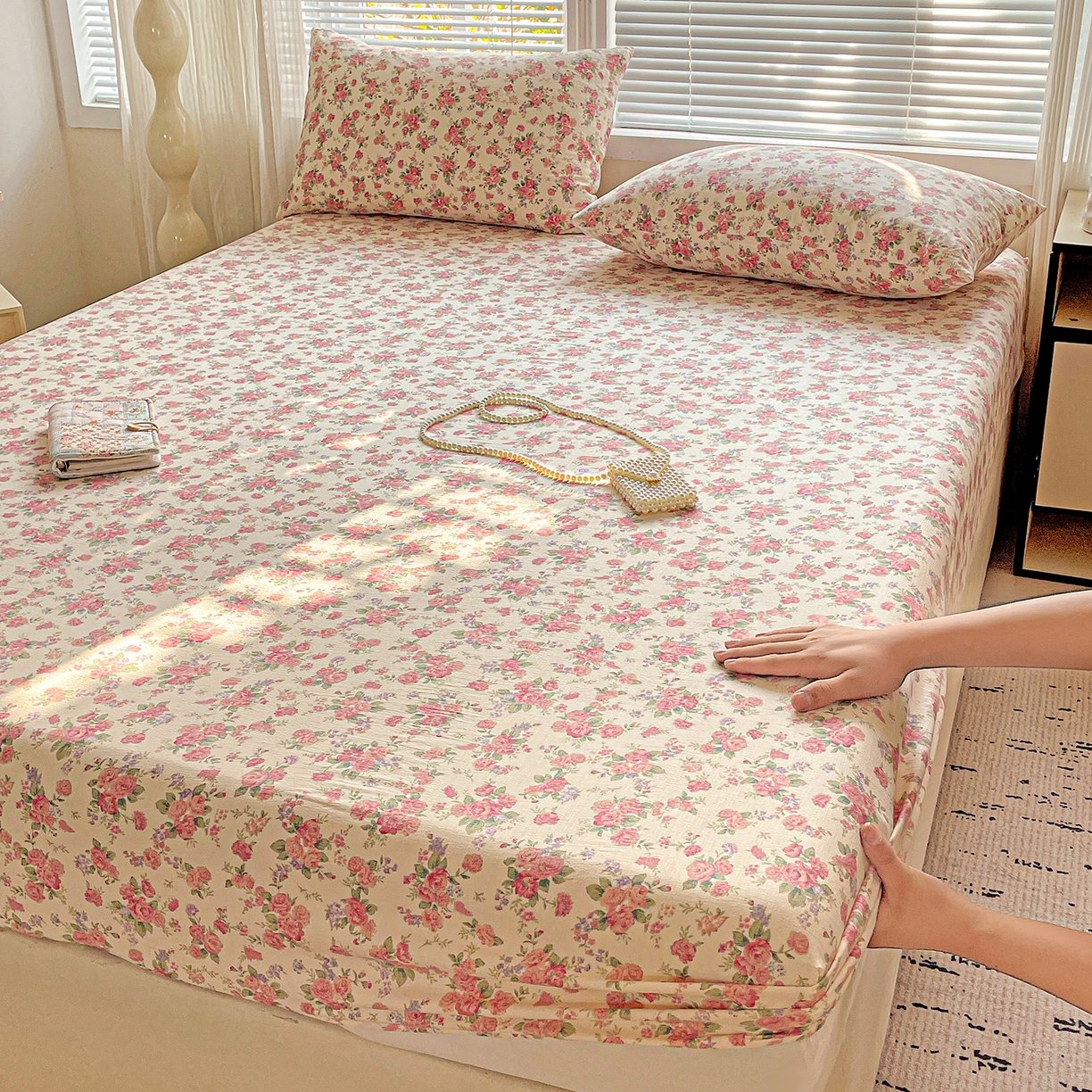 91家纺网 家纺一手货源 找家纺 优选良品 2025新款ins小清新木棉双层纱印花床笠床垫保护罩枕套三件套 恋曲