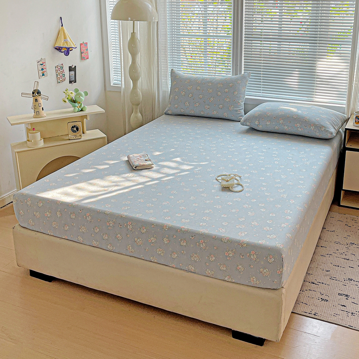 91家纺网 家纺一手货源 找家纺 优选良品 2025新款ins小清新木棉双层纱印花床笠床垫保护罩枕套三件套 晚风逐梦