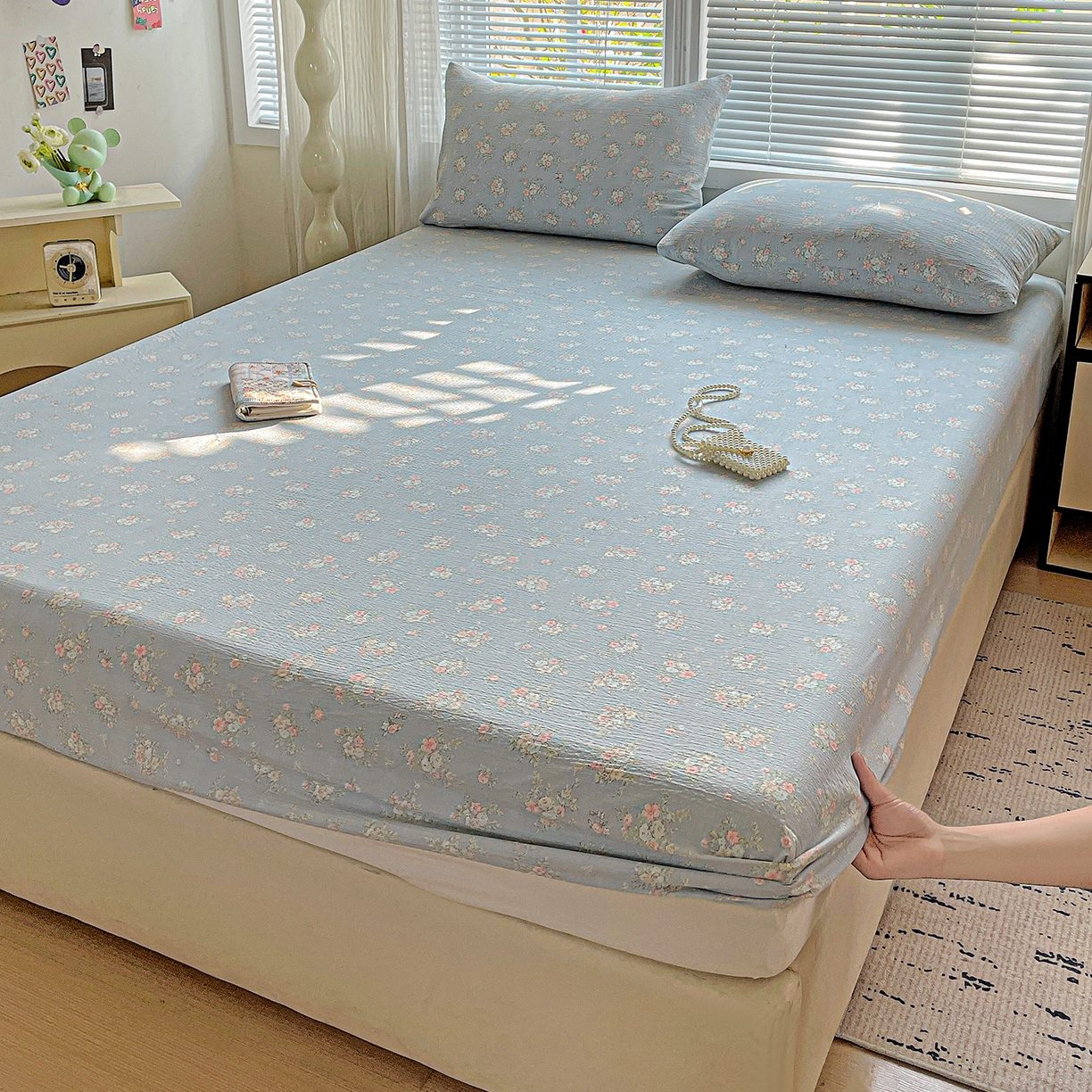 91家纺网 家纺一手货源 找家纺 优选良品 2025新款ins小清新木棉双层纱印花床笠床垫保护罩枕套三件套 晚风逐梦