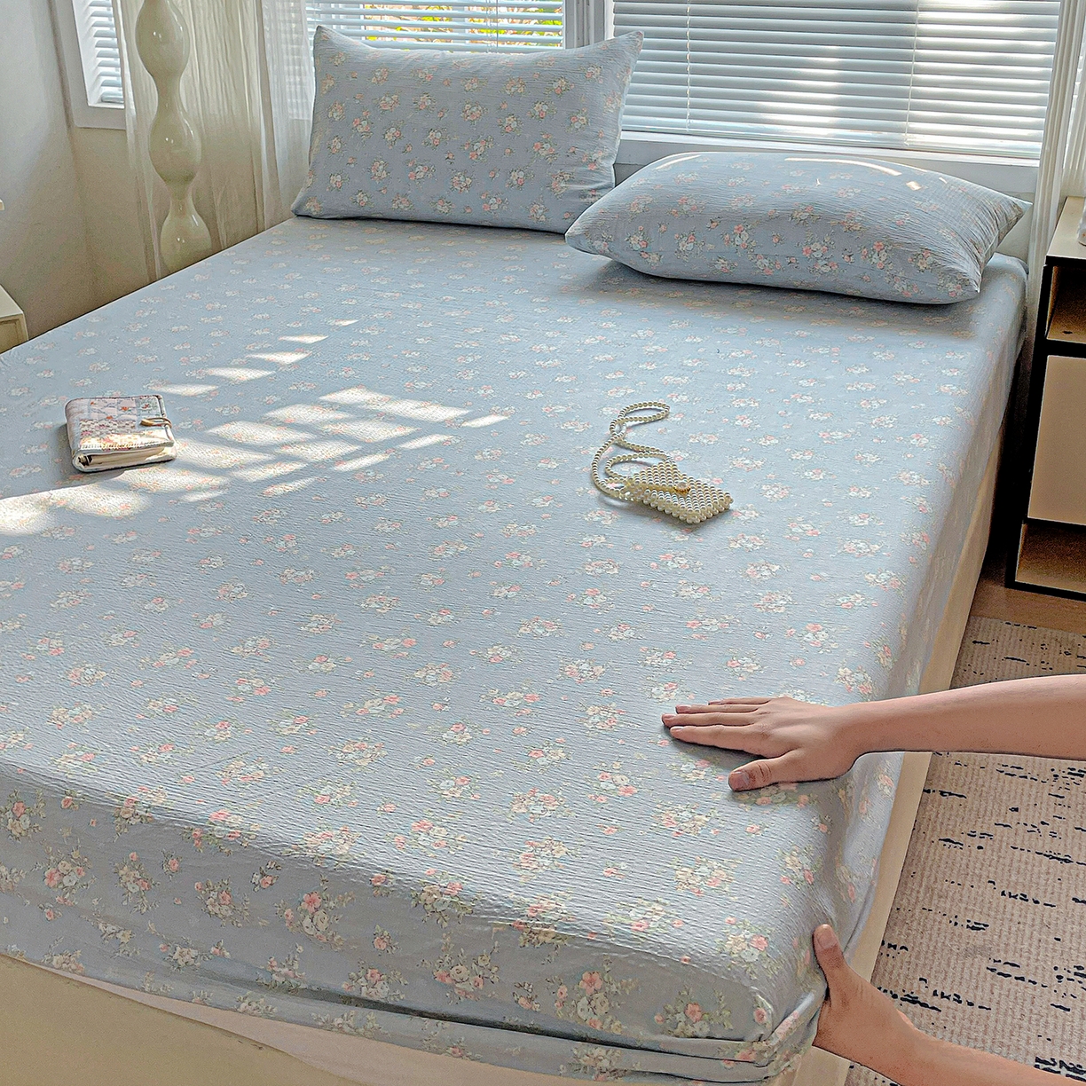 91家纺网 家纺一手货源 找家纺 优选良品 2025新款ins小清新木棉双层纱印花床笠床垫保护罩枕套三件套 晚风逐梦