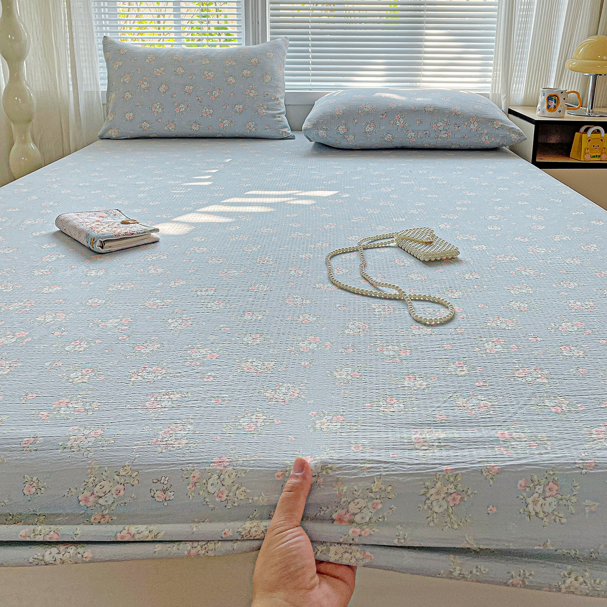 91家纺网 家纺一手货源 找家纺 优选良品 2025新款ins小清新木棉双层纱印花床笠床垫保护罩枕套三件套 晚风逐梦