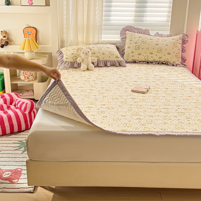 91家纺网 家纺一手货源 找家纺 纽缦家纺 2026春夏新款云感提花双层纱夹棉床垫 兔子的欢喜