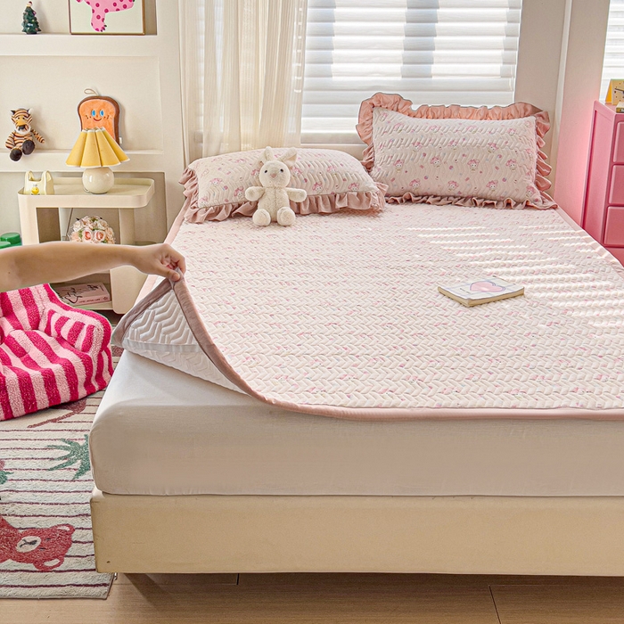 91家纺网 家纺一手货源 找家纺 纽缦家纺 2026春夏新款云感提花双层纱夹棉床垫 小鸥鸥