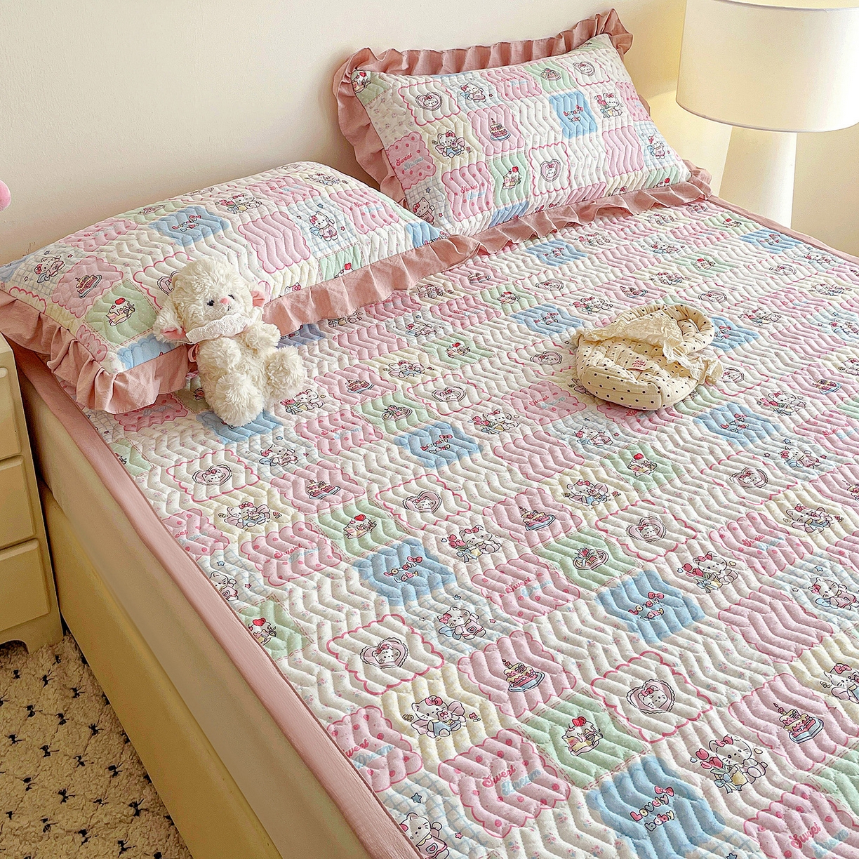 91家纺网 家纺一手货源 找家纺 纽缦家纺 2026春夏新款云感提花双层纱夹棉床垫 蛋糕派