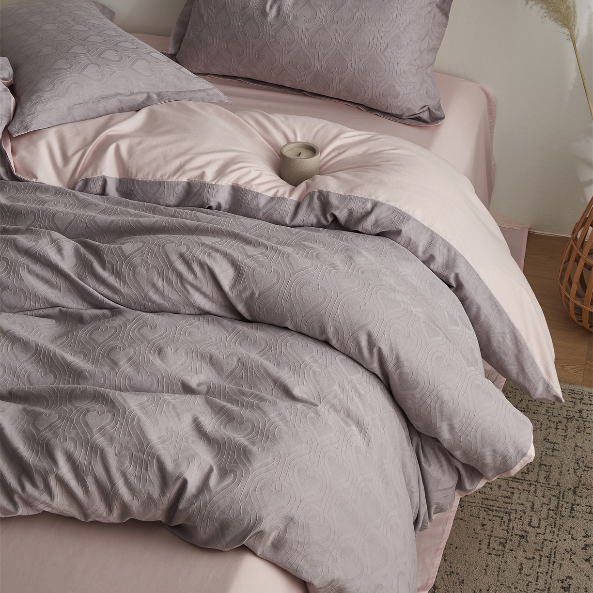 91家纺网 家纺一手货源 找家纺 顾家家居 2026新款AB面全棉厚织提花四件套 繁影-雾紫