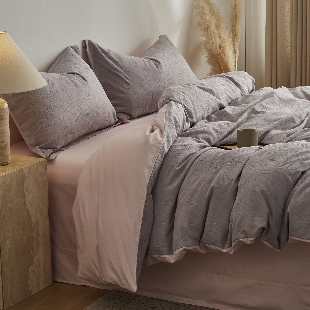 91家纺网 家纺一手货源 找家纺 顾家家居 2026新款AB面全棉厚织提花四件套 繁影-雾紫