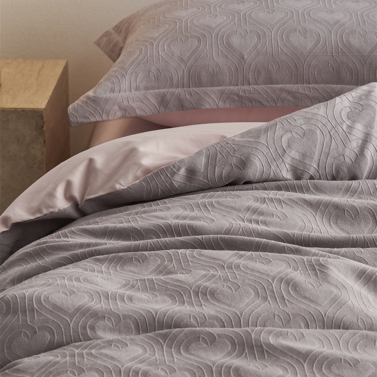 91家纺网 家纺一手货源 找家纺 顾家家居 2026新款AB面全棉厚织提花四件套 繁影-雾紫