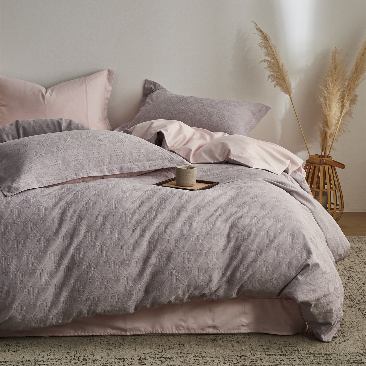 91家纺网 家纺一手货源 找家纺 顾家家居 2026新款AB面全棉厚织提花四件套 繁影-雾紫