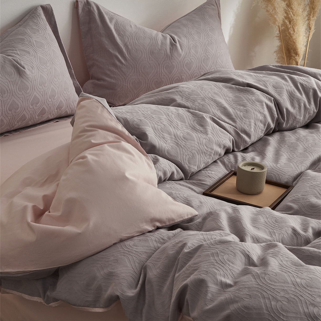 91家纺网 家纺一手货源 找家纺 顾家家居 2026新款AB面全棉厚织提花四件套 繁影-雾紫