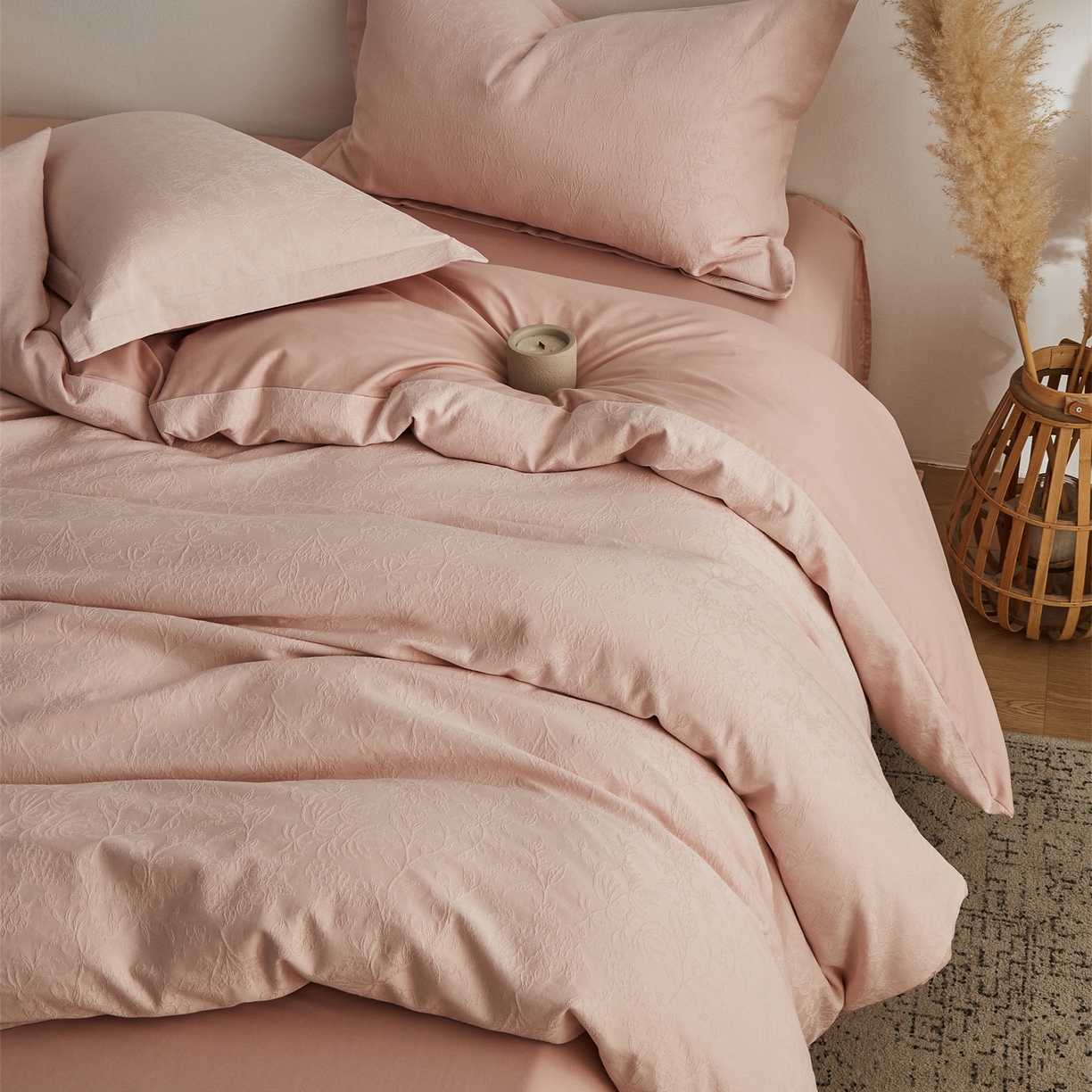 91家纺网 家纺一手货源 找家纺 顾家家居 2026新款AB面全棉厚织提花四件套 禾风-绯粉