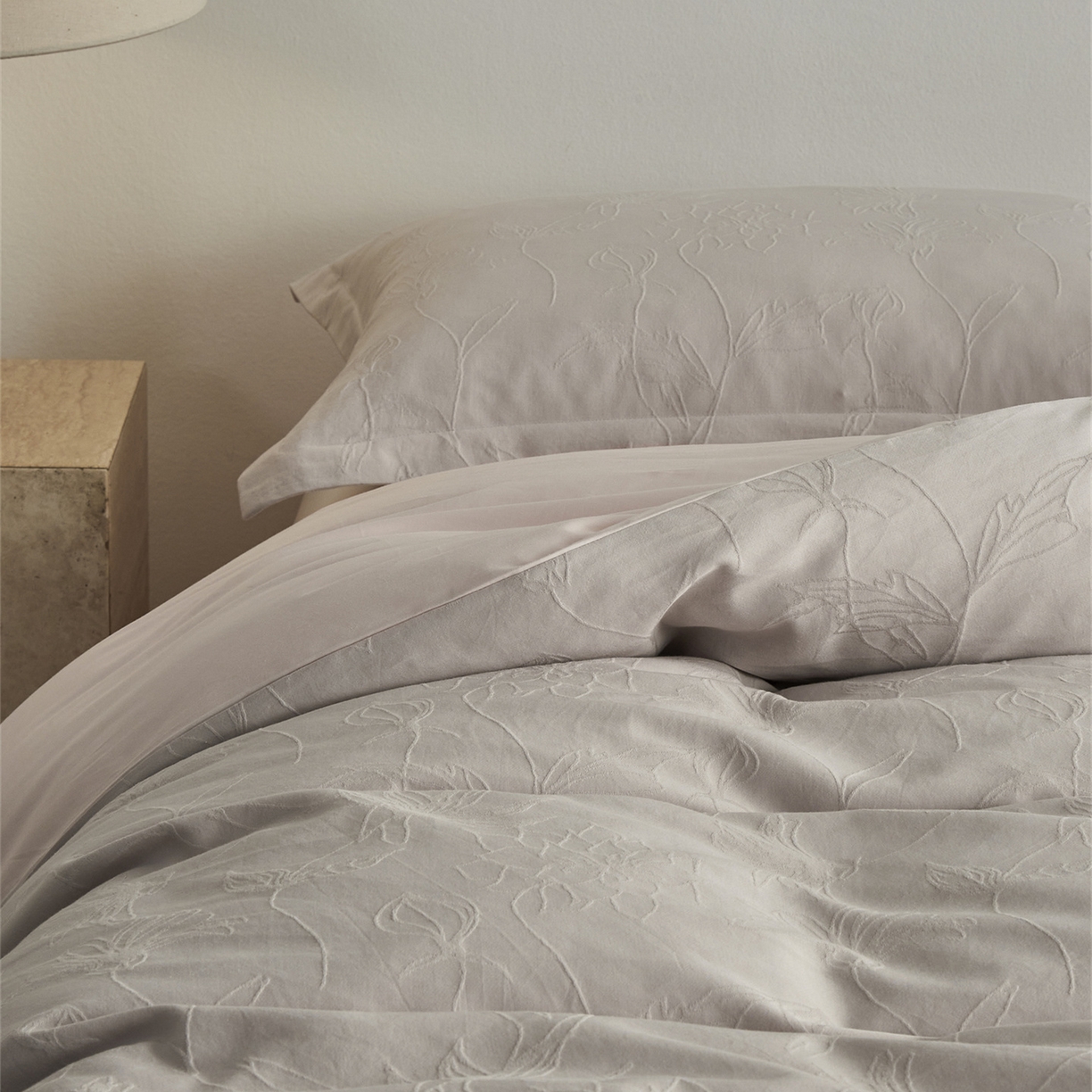 91家纺网 家纺一手货源 找家纺 顾家家居 2026新款AB面全棉厚织提花四件套 花涧-玉脂