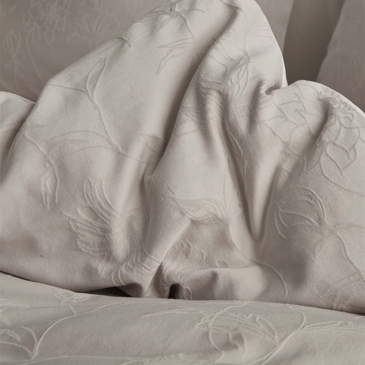 91家纺网 家纺一手货源 找家纺 顾家家居 2026新款AB面全棉厚织提花四件套 花涧-玉脂