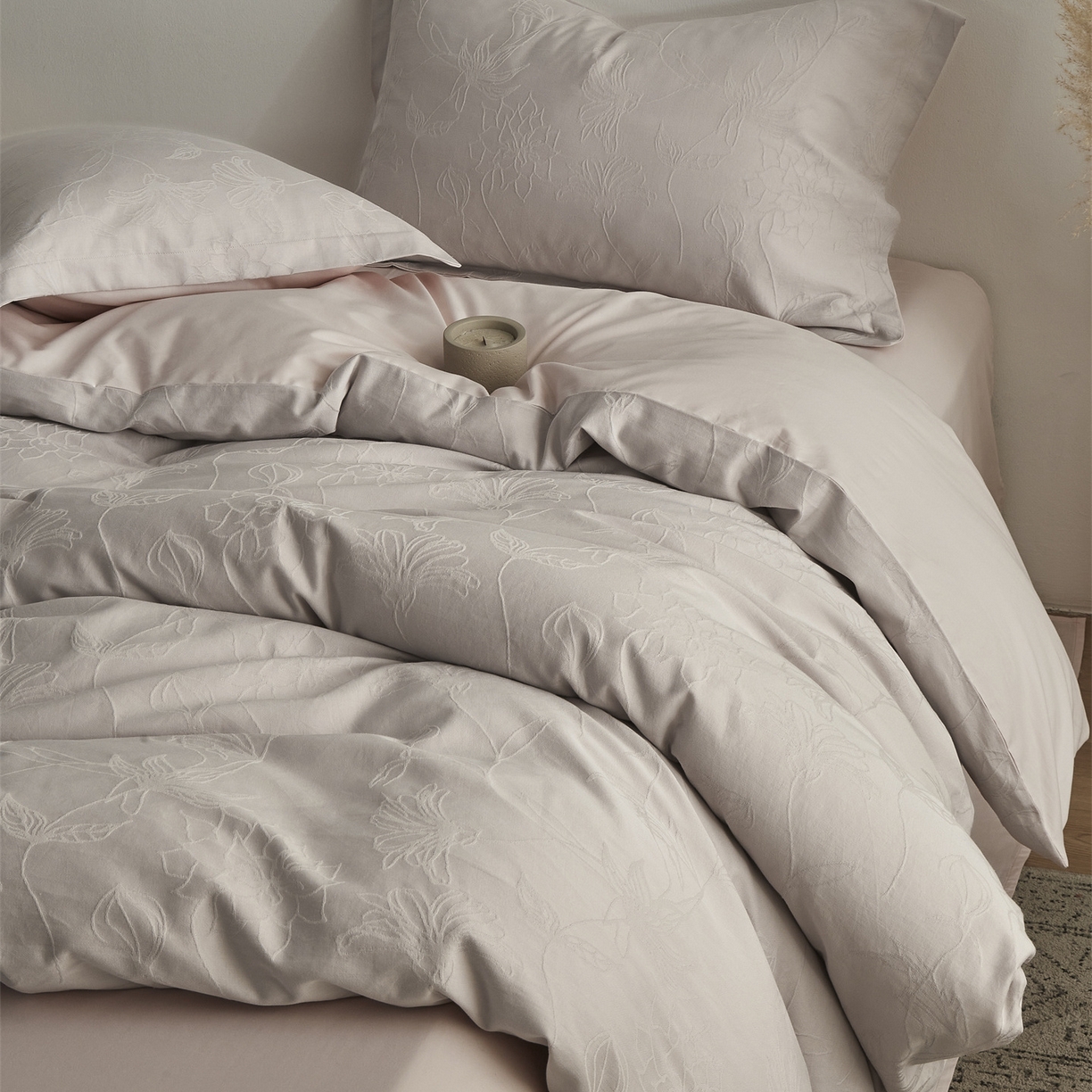 91家纺网 家纺一手货源 找家纺 顾家家居 2026新款AB面全棉厚织提花四件套 花涧-玉脂