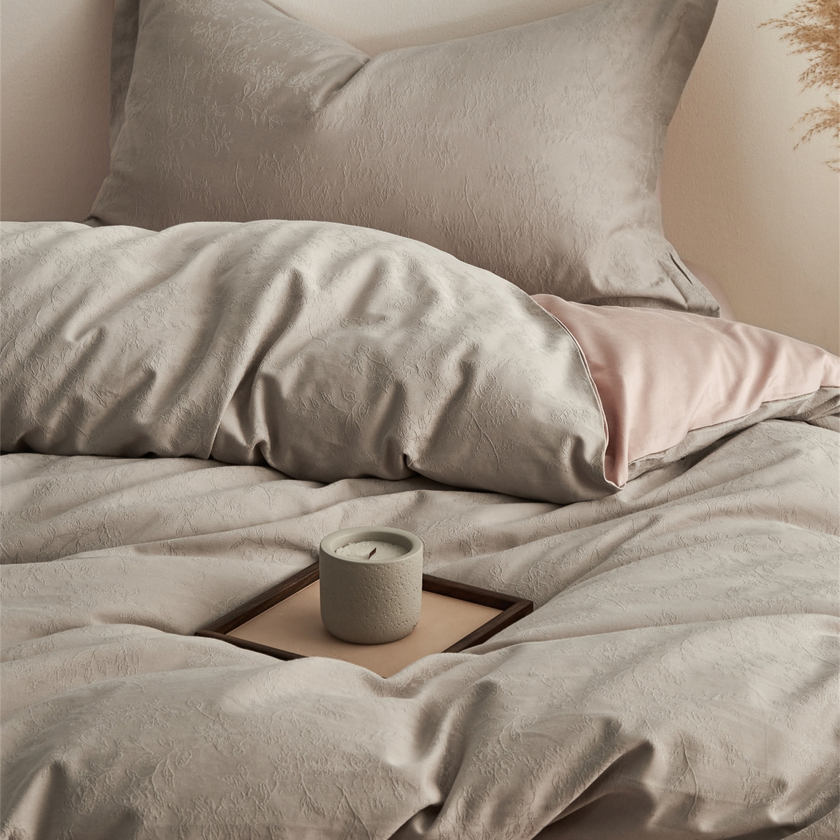 91家纺网 家纺一手货源 找家纺 顾家家居 2026新款AB面全棉厚织提花四件套 染秋-古茶