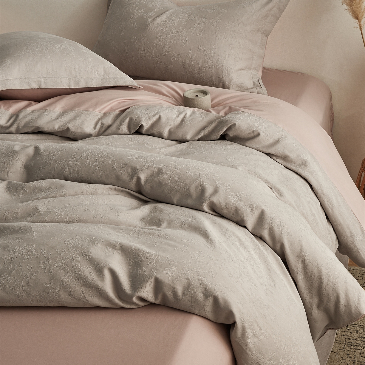 91家纺网 家纺一手货源 找家纺 顾家家居 2026新款AB面全棉厚织提花四件套 染秋-古茶