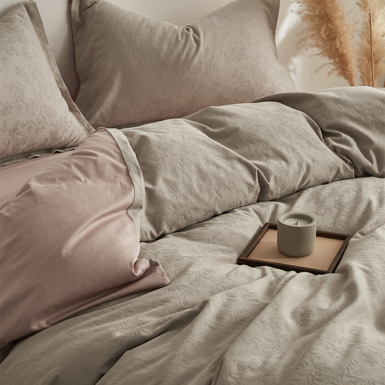 91家纺网 家纺一手货源 找家纺 顾家家居 2026新款AB面全棉厚织提花四件套 染秋-古茶