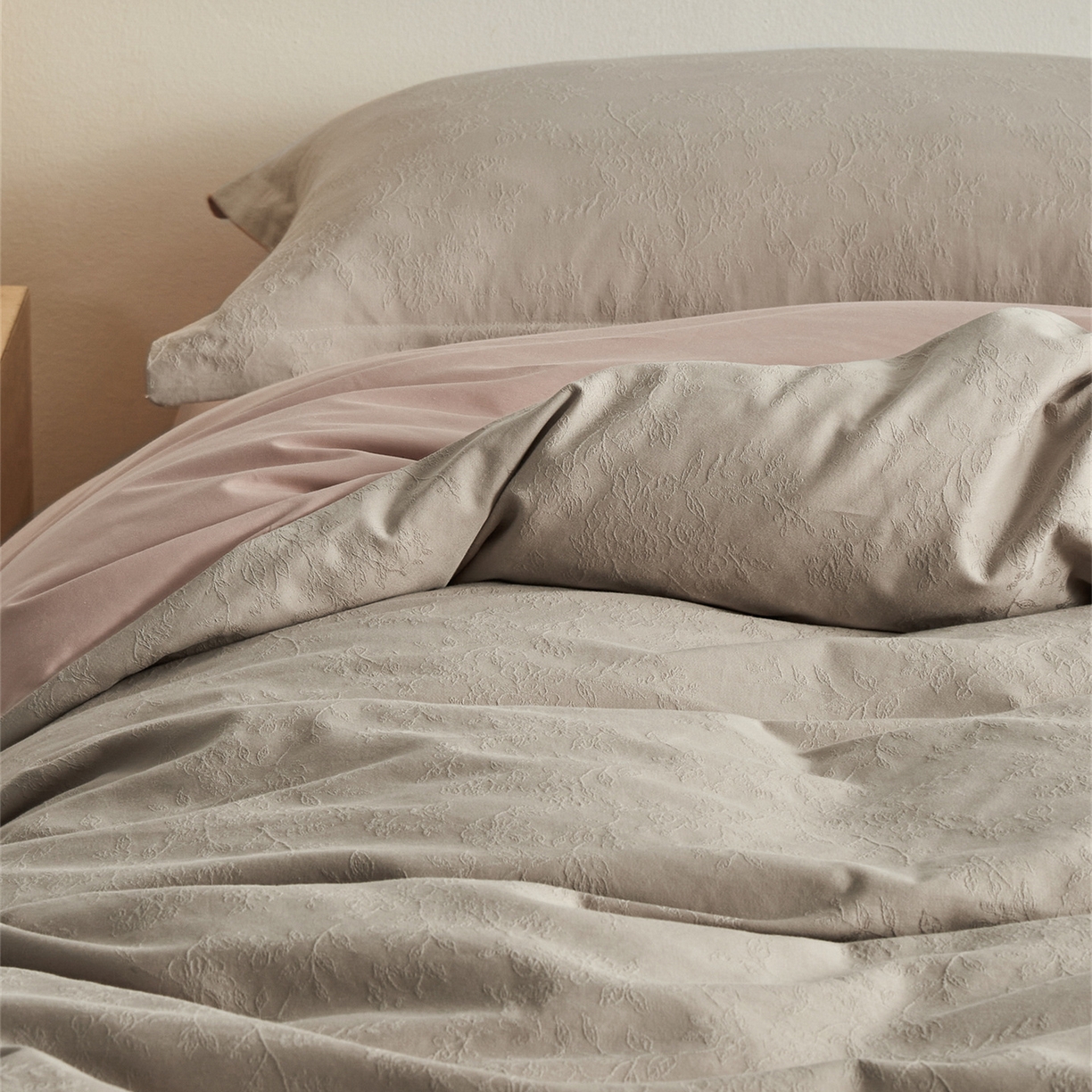 91家纺网 家纺一手货源 找家纺 顾家家居 2026新款AB面全棉厚织提花四件套 染秋-古茶