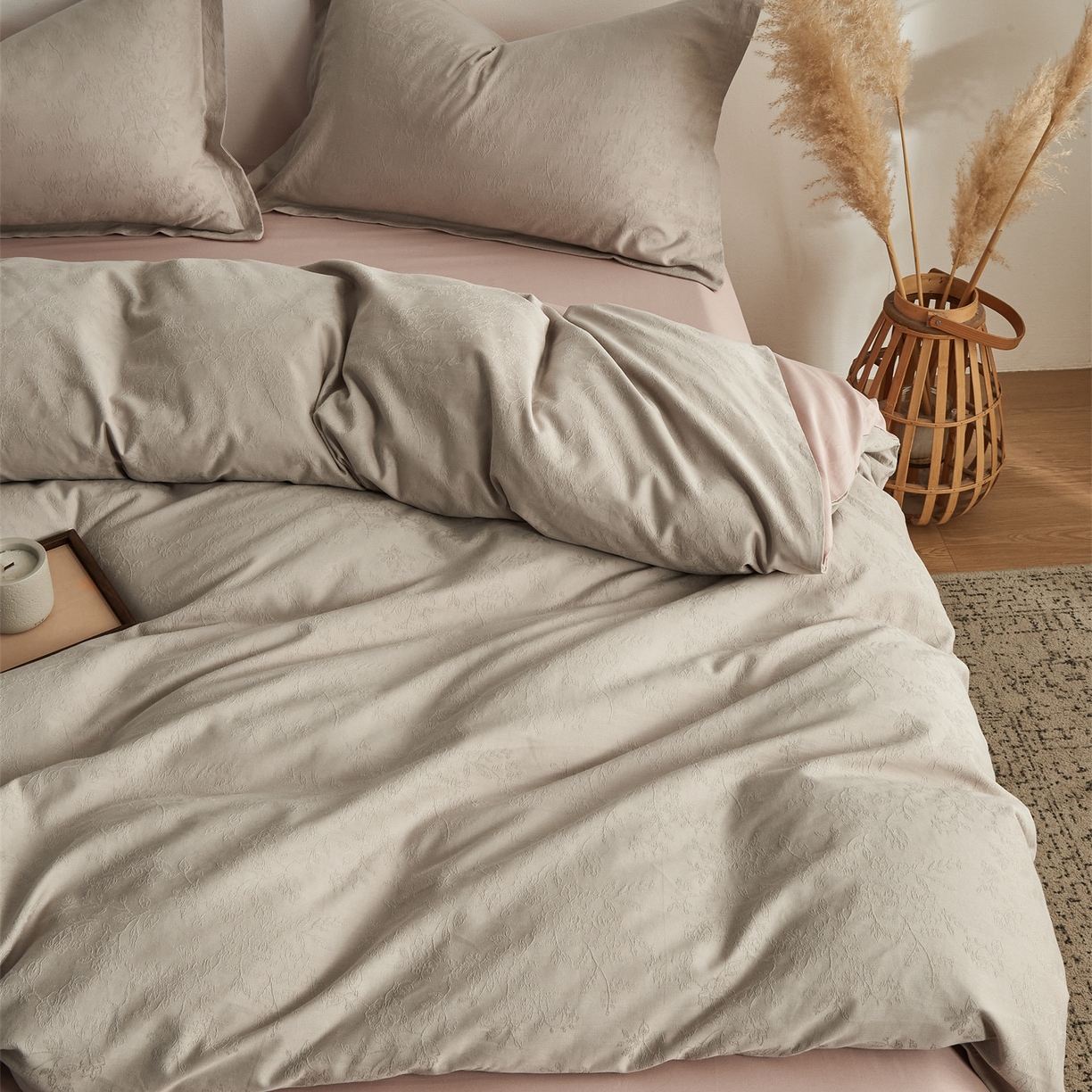 91家纺网 家纺一手货源 找家纺 顾家家居 2026新款AB面全棉厚织提花四件套 染秋-古茶