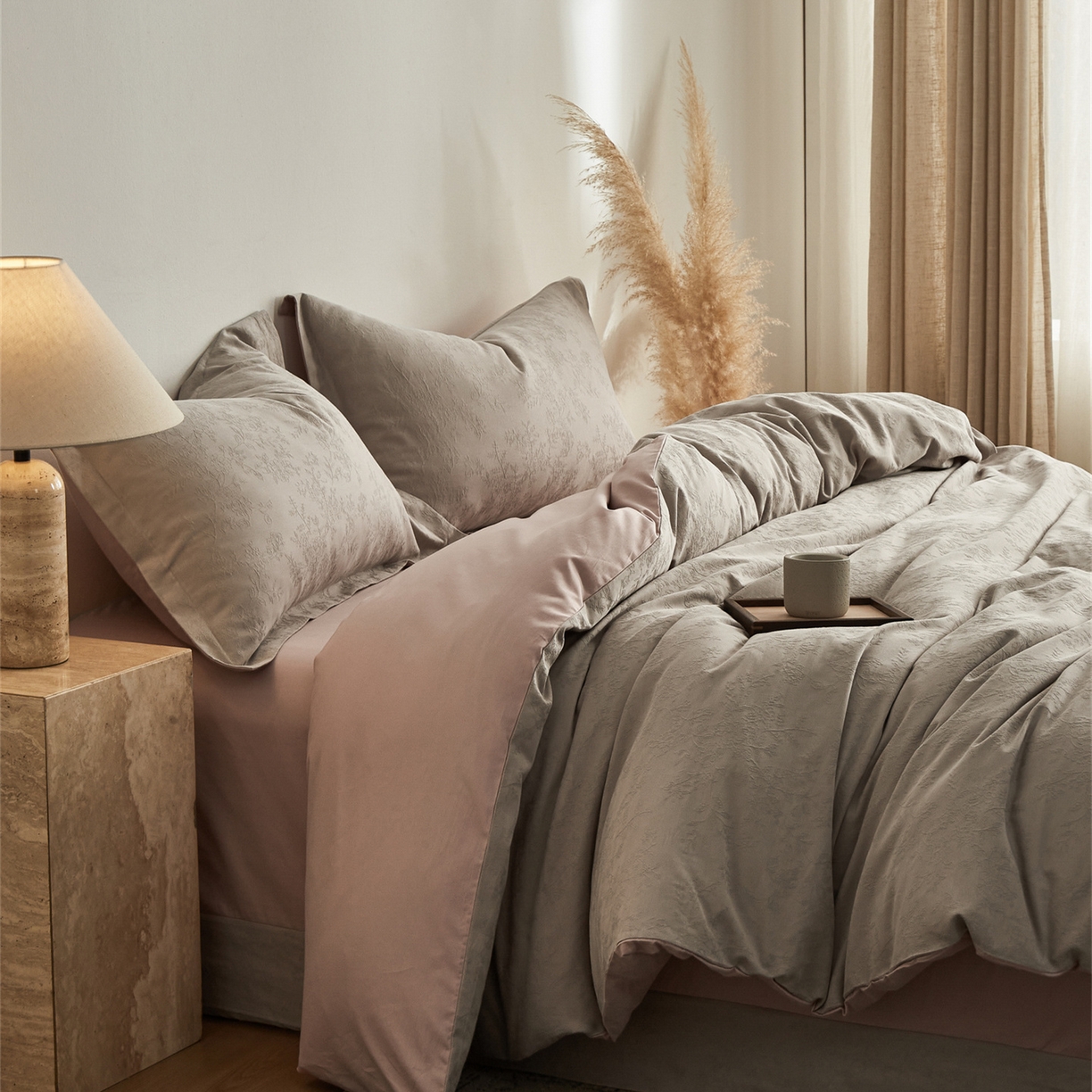 91家纺网 家纺一手货源 找家纺 顾家家居 2026新款AB面全棉厚织提花四件套 染秋-古茶