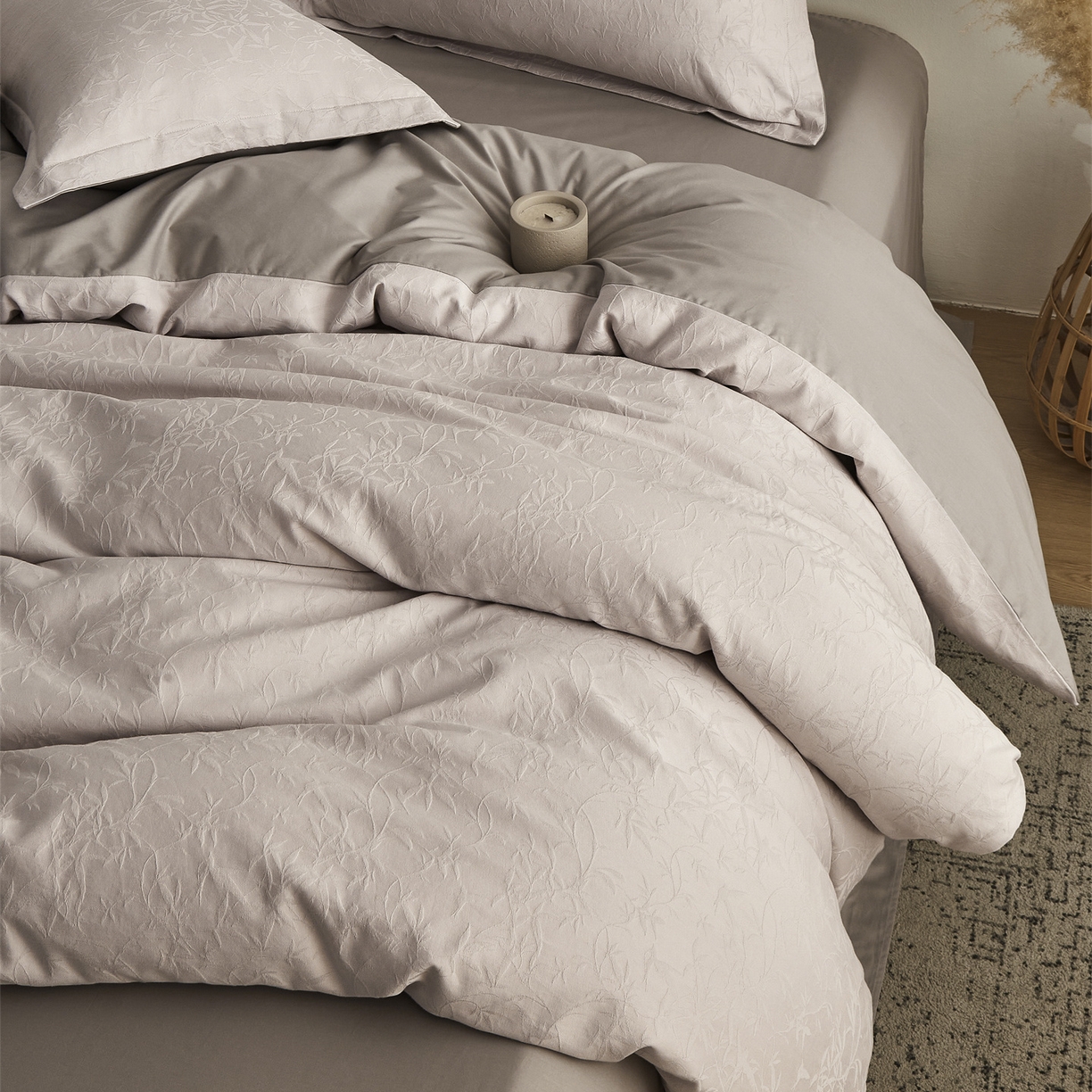 91家纺网 家纺一手货源 找家纺 顾家家居 2026新款AB面全棉厚织提花四件套 森蔓-玉脂