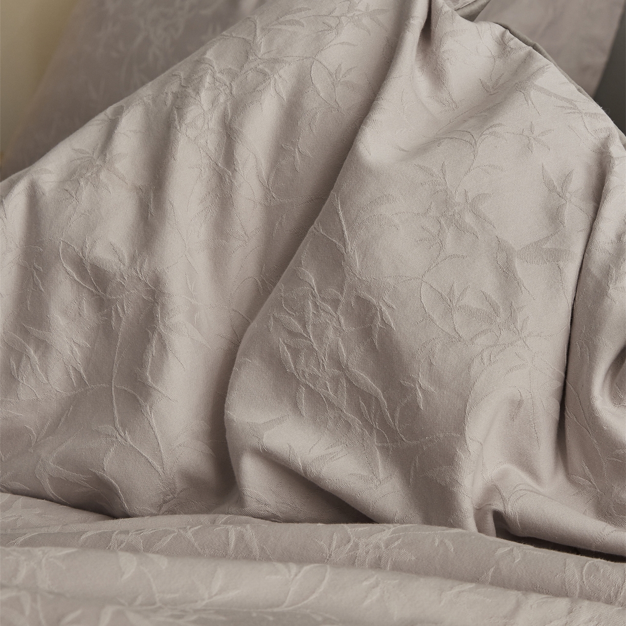 91家纺网 家纺一手货源 找家纺 顾家家居 2026新款AB面全棉厚织提花四件套 森蔓-玉脂