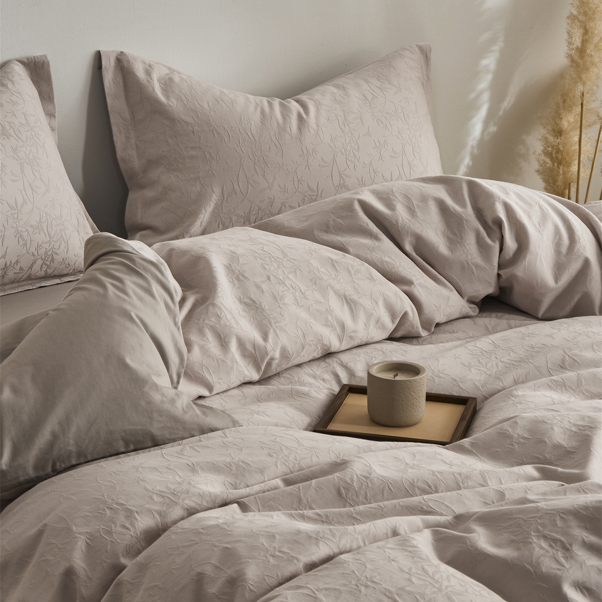 91家纺网 家纺一手货源 找家纺 顾家家居 2026新款AB面全棉厚织提花四件套 森蔓-玉脂