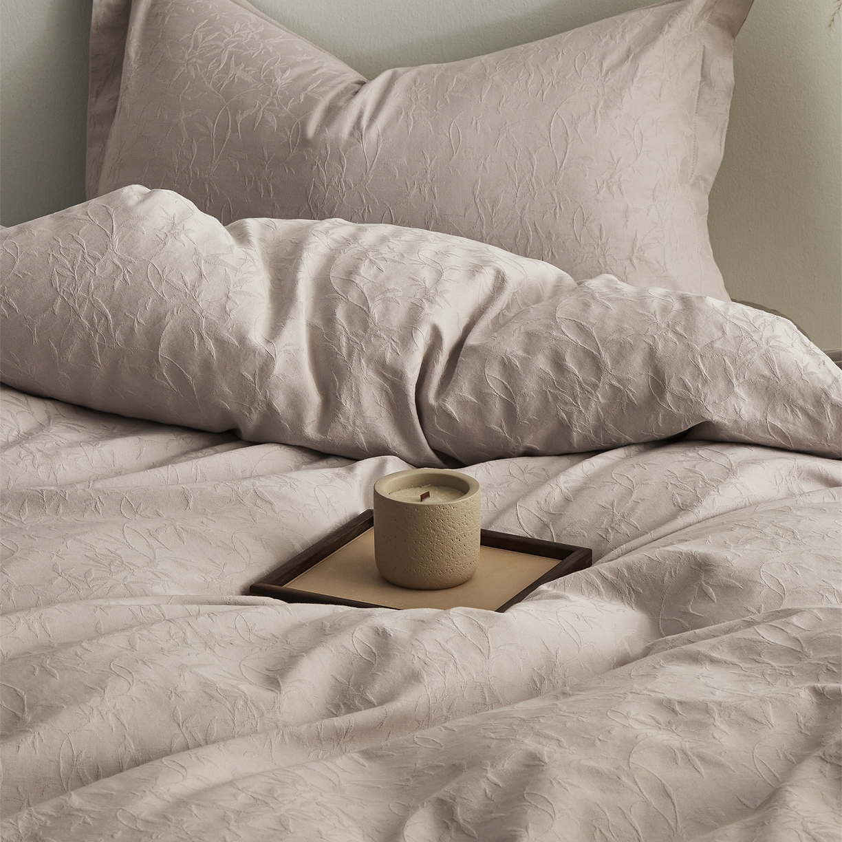 91家纺网 家纺一手货源 找家纺 顾家家居 2026新款AB面全棉厚织提花四件套 森蔓-玉脂