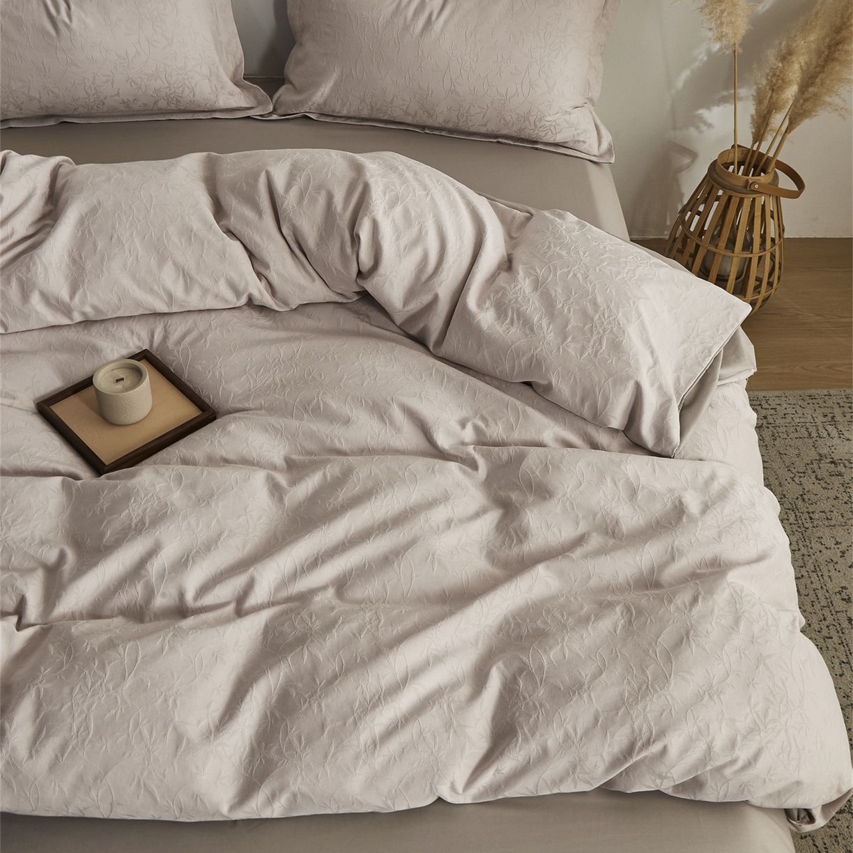 91家纺网 家纺一手货源 找家纺 顾家家居 2026新款AB面全棉厚织提花四件套 森蔓-玉脂