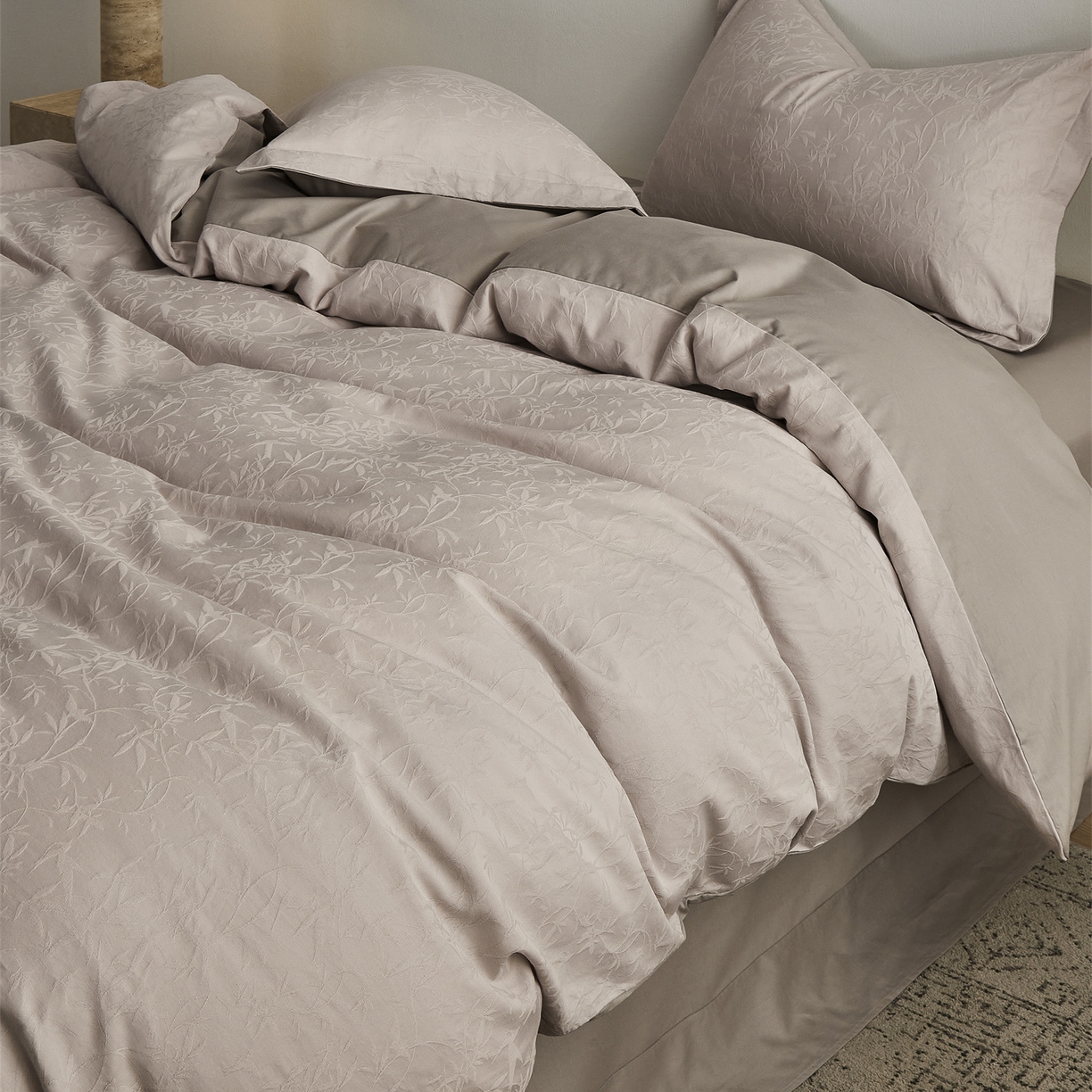 91家纺网 家纺一手货源 找家纺 顾家家居 2026新款AB面全棉厚织提花四件套 森蔓-玉脂