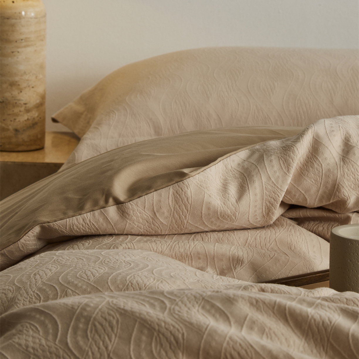 91家纺网 家纺一手货源 找家纺 顾家家居 2026新款AB面全棉厚织提花四件套 素简-芸黄