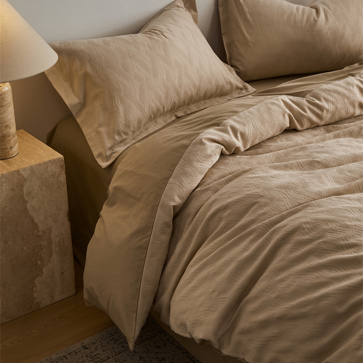 91家纺网 家纺一手货源 找家纺 顾家家居 2026新款AB面全棉厚织提花四件套 素简-芸黄