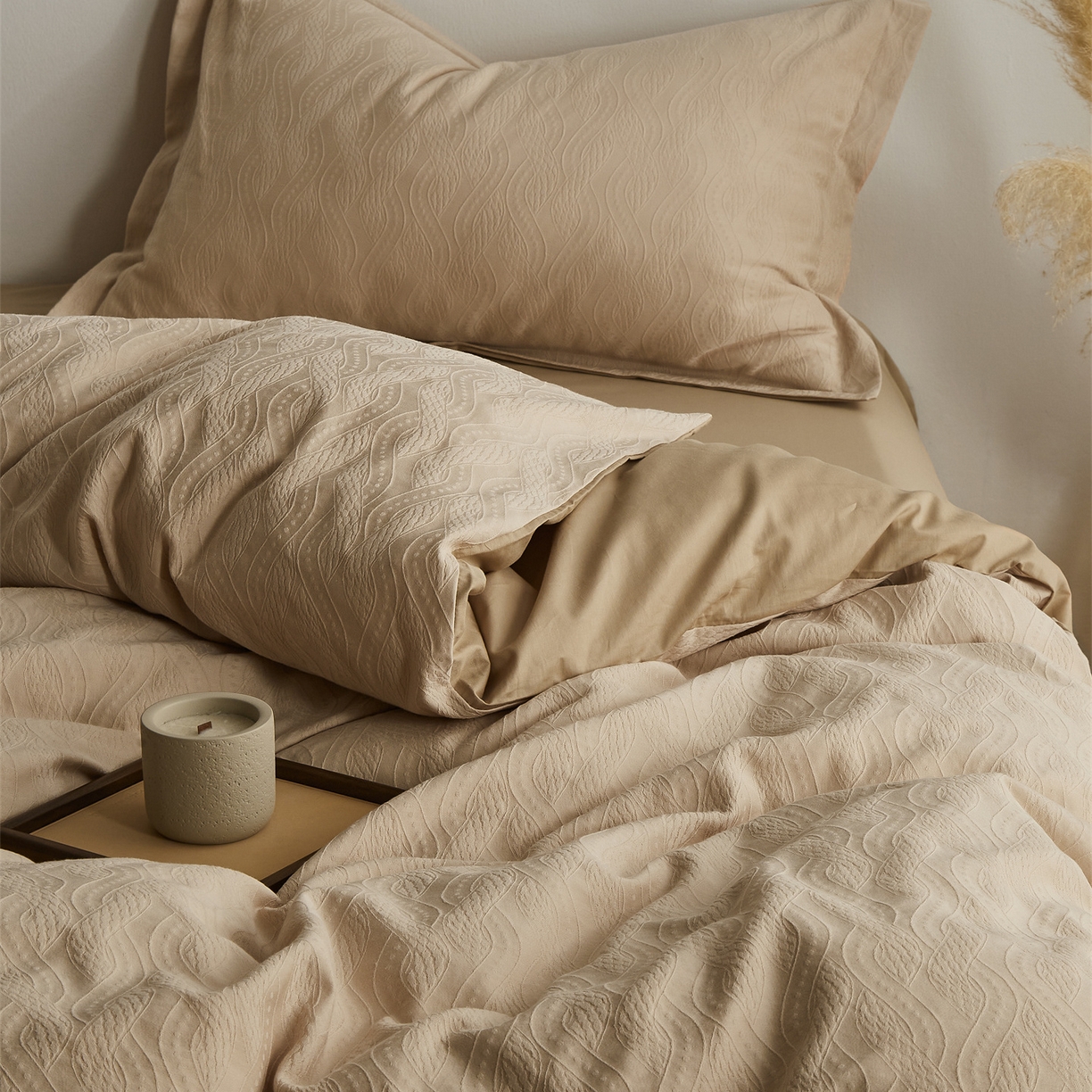 91家纺网 家纺一手货源 找家纺 顾家家居 2026新款AB面全棉厚织提花四件套 素简-芸黄