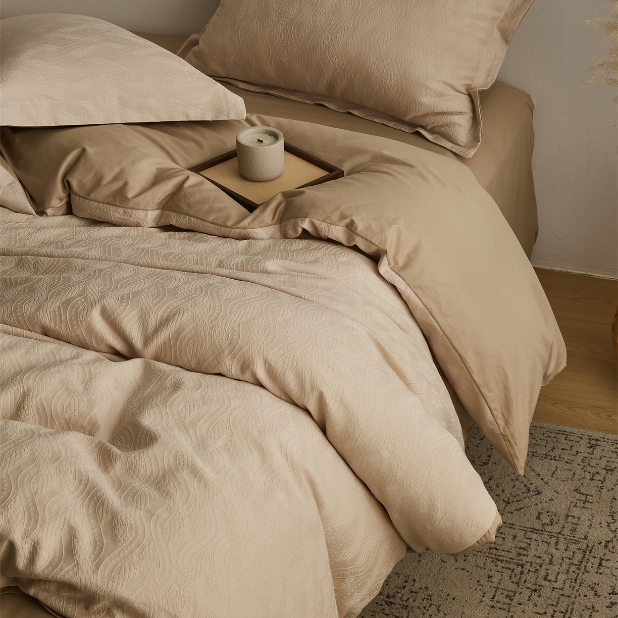 91家纺网 家纺一手货源 找家纺 顾家家居 2026新款AB面全棉厚织提花四件套 素简-芸黄