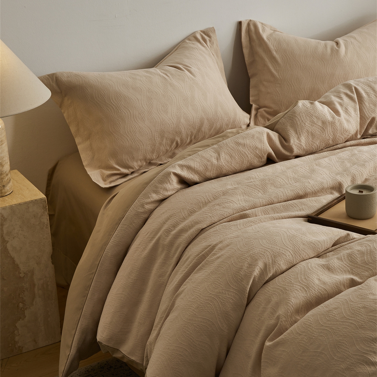 91家纺网 家纺一手货源 找家纺 顾家家居 2026新款AB面全棉厚织提花四件套 素简-芸黄