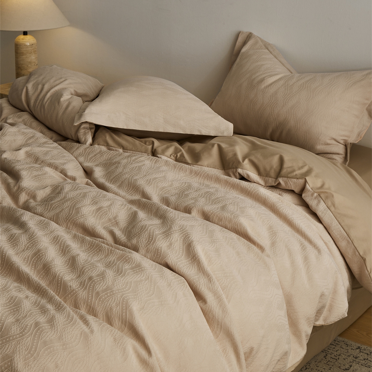 91家纺网 家纺一手货源 找家纺 顾家家居 2026新款AB面全棉厚织提花四件套 素简-芸黄