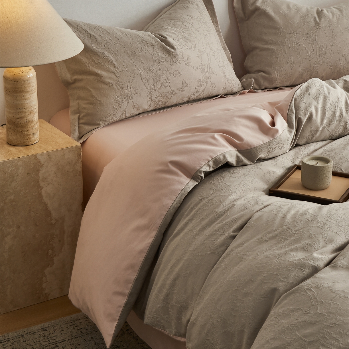 91家纺网 家纺一手货源 找家纺 顾家家居 2026新款AB面全棉厚织提花四件套 寻岚-古茶