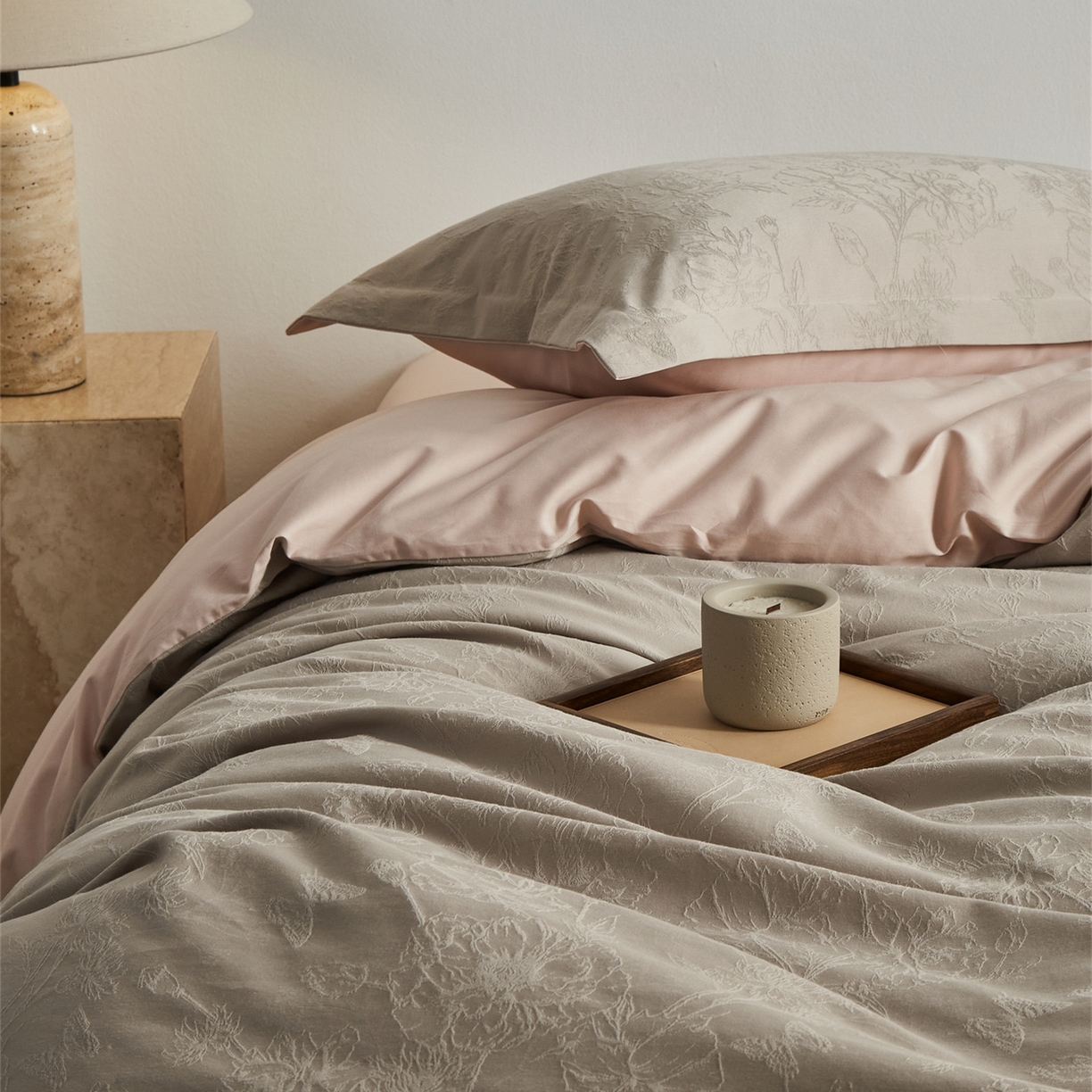 91家纺网 家纺一手货源 找家纺 顾家家居 2026新款AB面全棉厚织提花四件套 寻岚-古茶