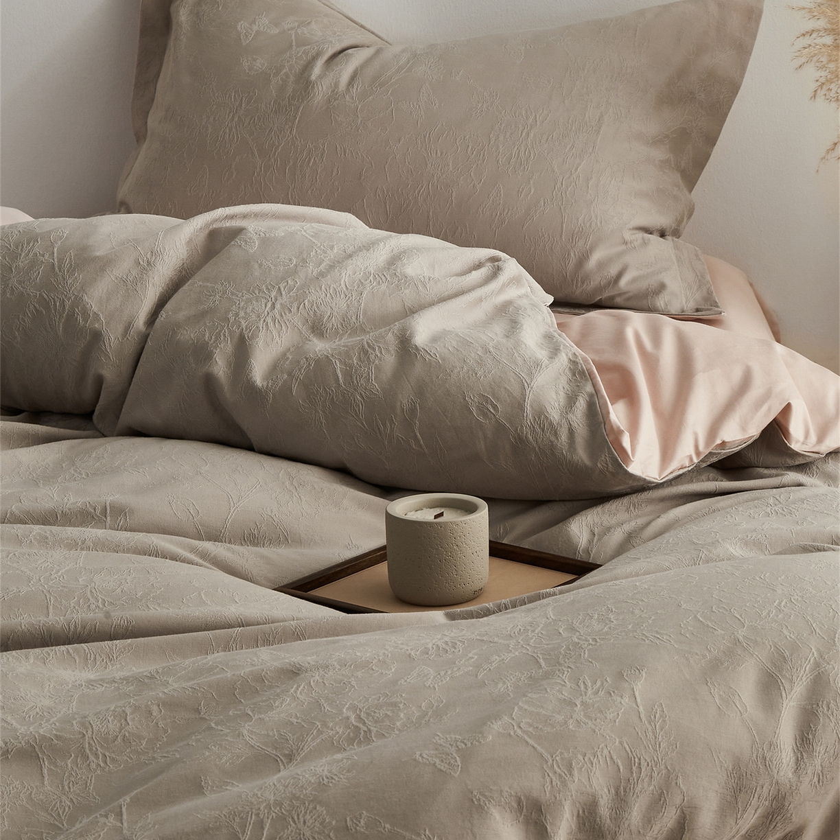 91家纺网 家纺一手货源 找家纺 顾家家居 2026新款AB面全棉厚织提花四件套 寻岚-古茶