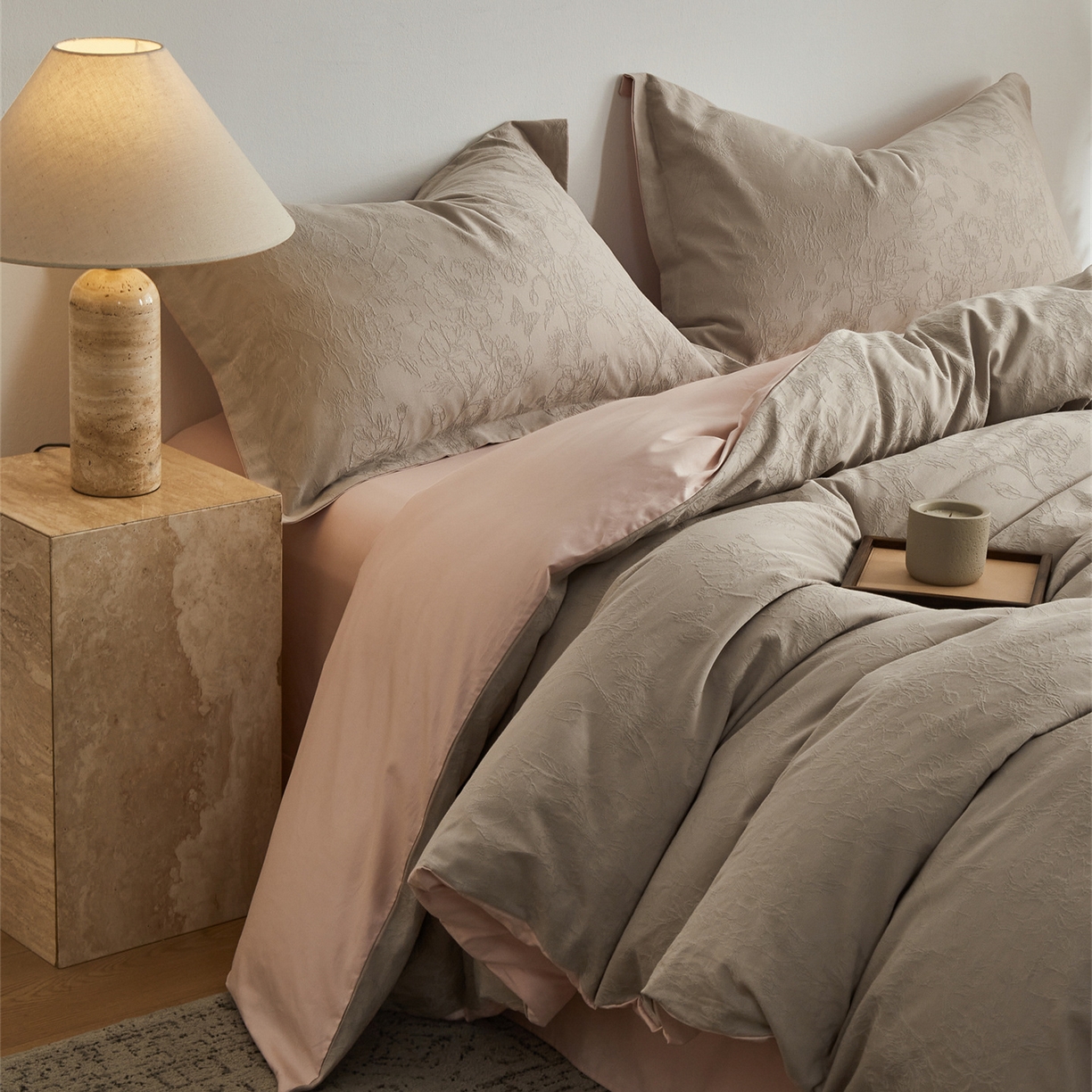 91家纺网 家纺一手货源 找家纺 顾家家居 2026新款AB面全棉厚织提花四件套 寻岚-古茶