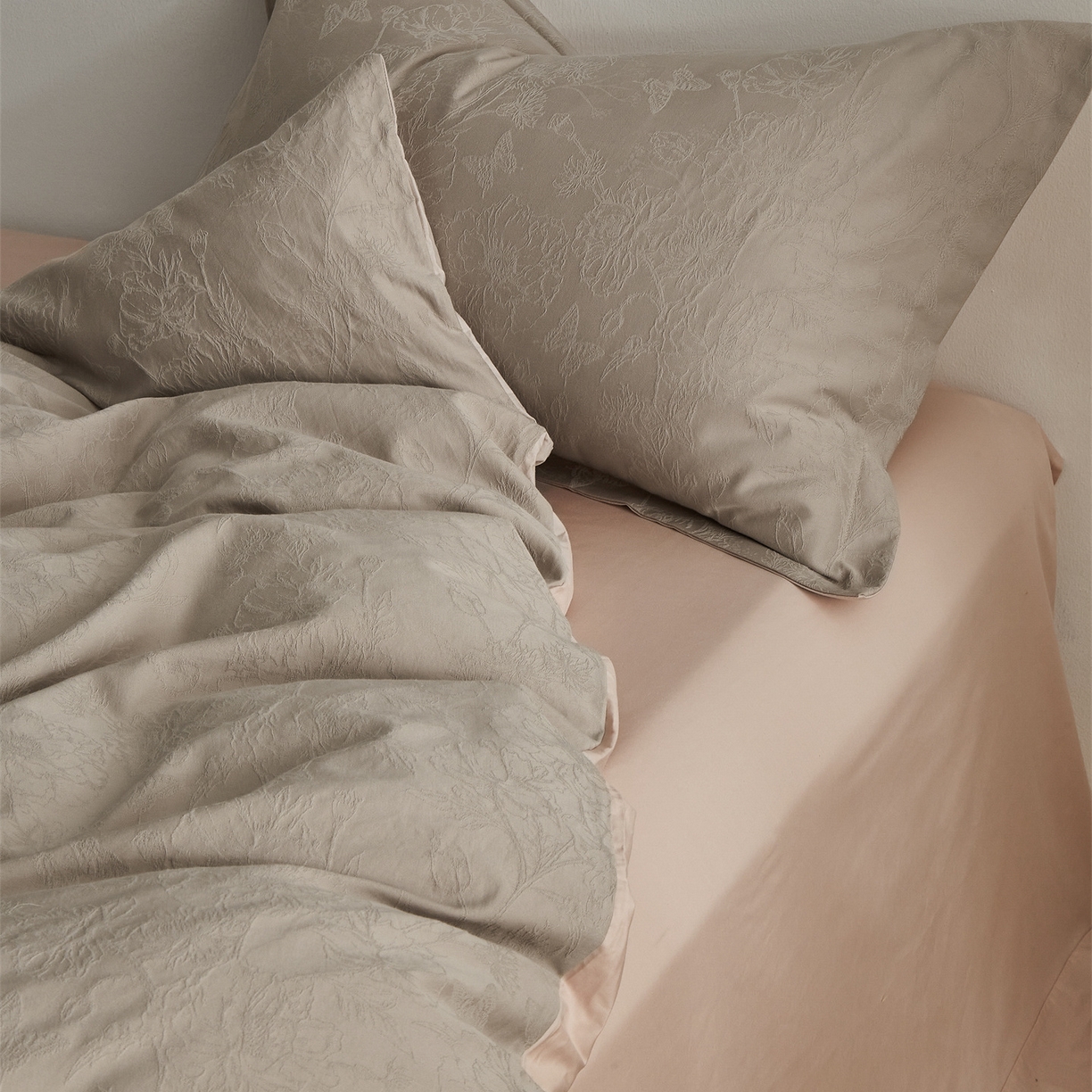 91家纺网 家纺一手货源 找家纺 顾家家居 2026新款AB面全棉厚织提花四件套 寻岚-古茶