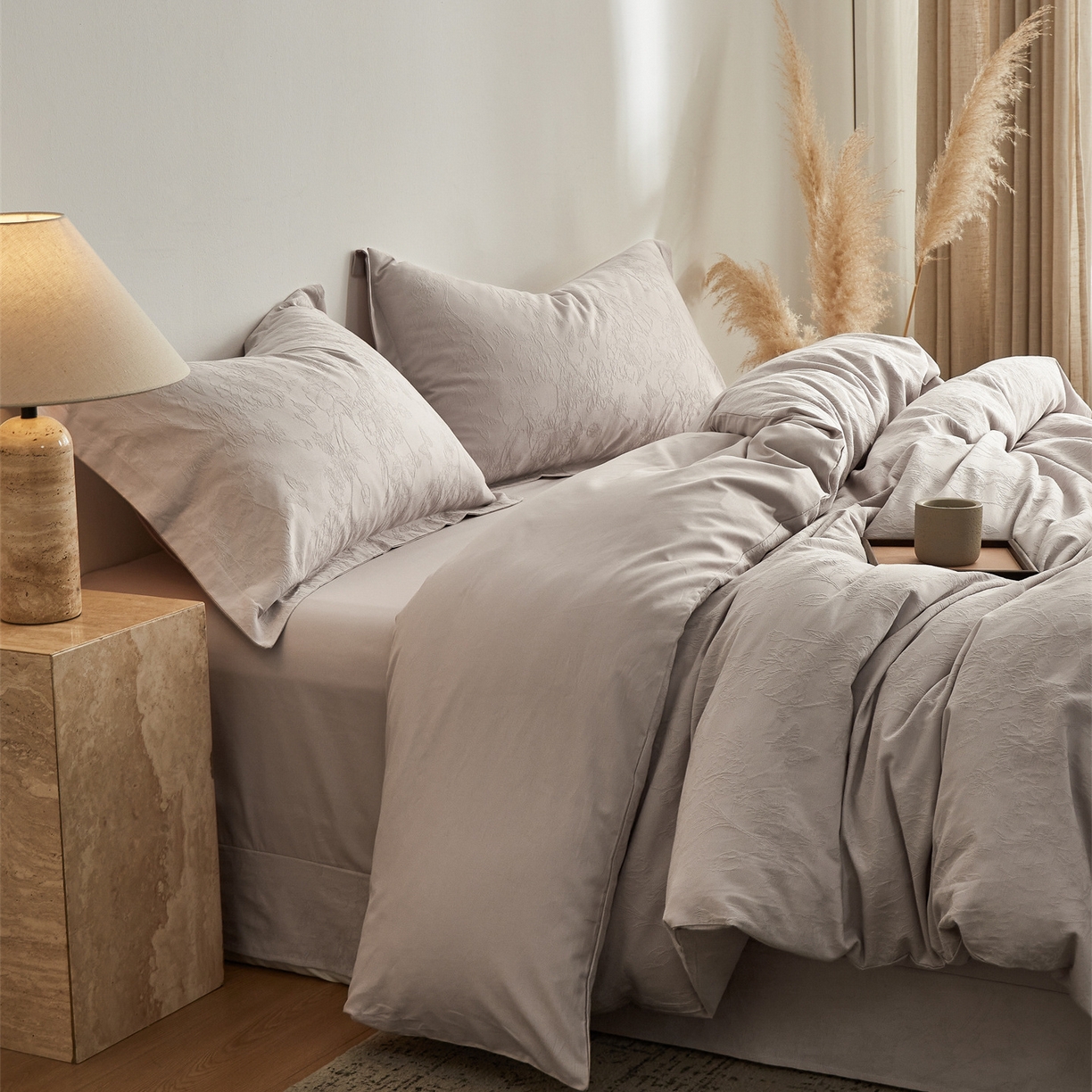 91家纺网 家纺一手货源 找家纺 顾家家居 2026新款AB面全棉厚织提花四件套 寻岚-玉脂