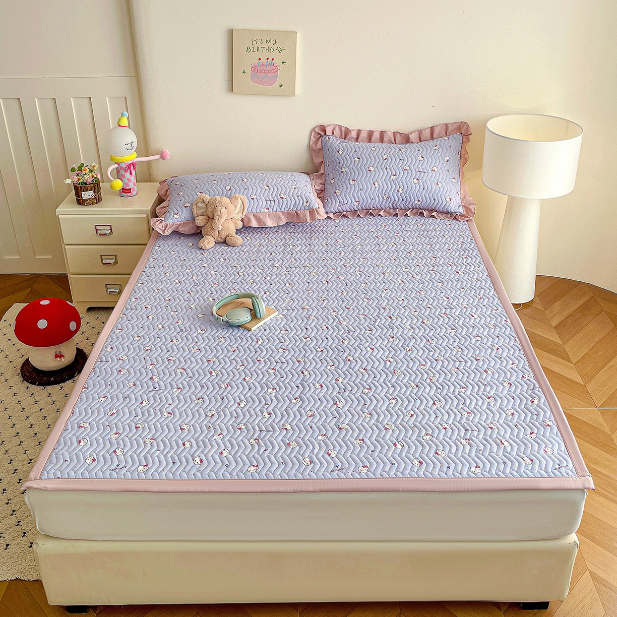 91家纺网 家纺一手货源 找家纺 纽缦家纺 2026春夏新款云感提花双层纱夹棉床垫 蓝莓奶糖