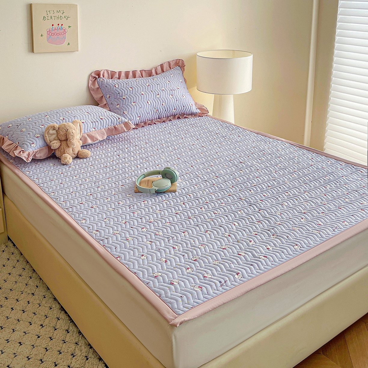 91家纺网 家纺一手货源 找家纺 纽缦家纺 2026春夏新款云感提花双层纱夹棉床垫 蓝莓奶糖