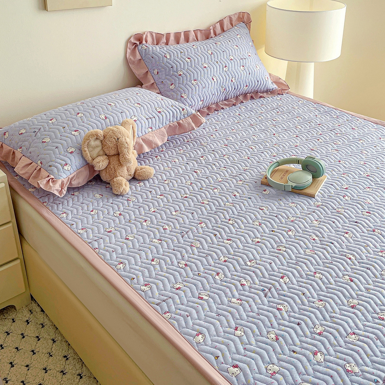 91家纺网 家纺一手货源 找家纺 纽缦家纺 2026春夏新款云感提花双层纱夹棉床垫 蓝莓奶糖