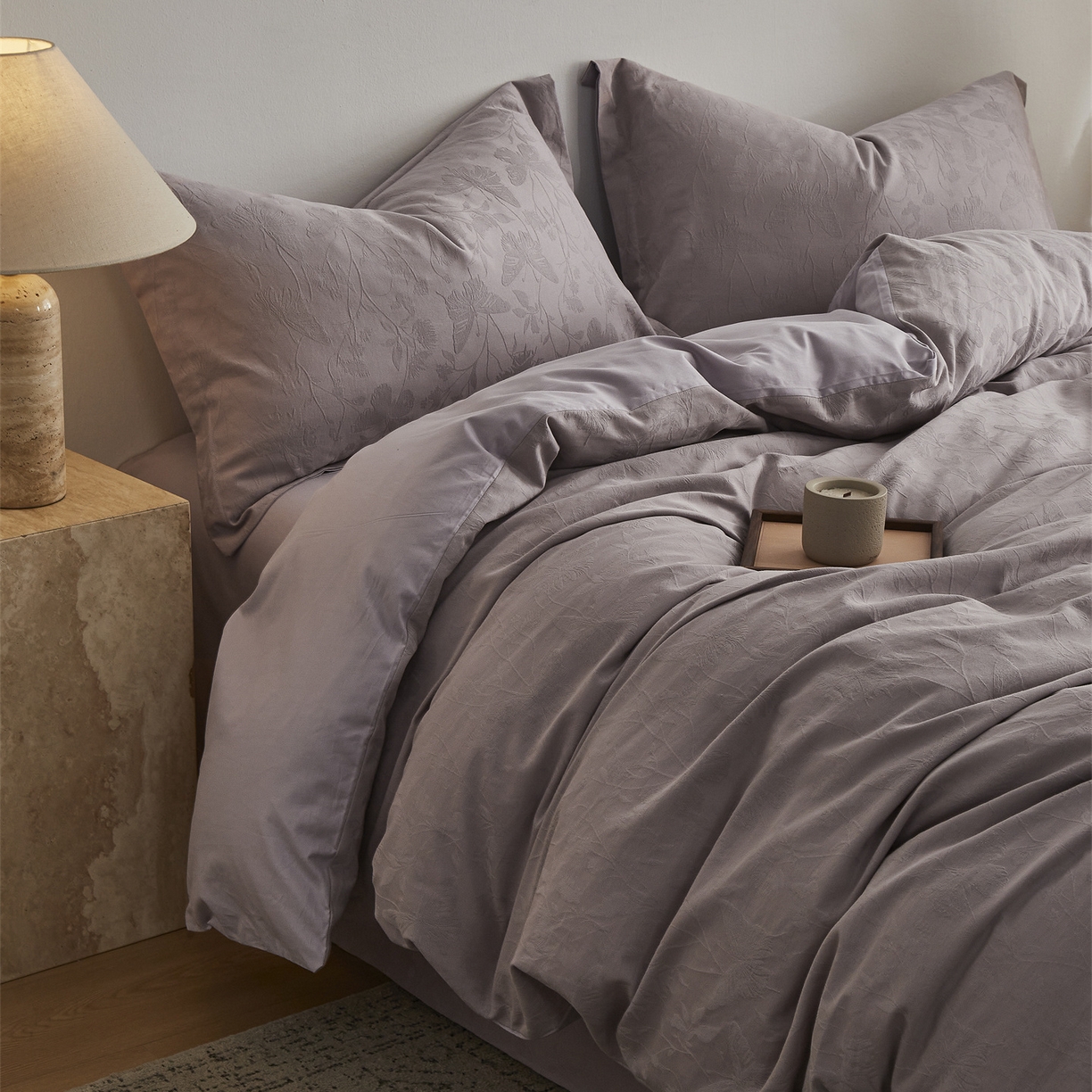 91家纺网 家纺一手货源 找家纺 顾家家居 2026新款AB面全棉厚织提花四件套 郁蝶-雾紫