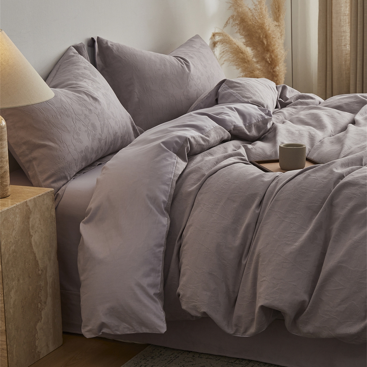 91家纺网 家纺一手货源 找家纺 顾家家居 2026新款AB面全棉厚织提花四件套 郁蝶-雾紫