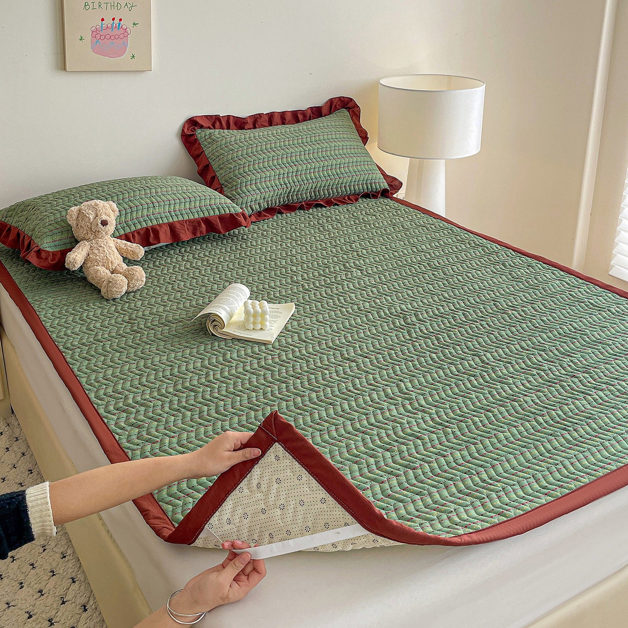 纽缦家纺 2026春夏新款云感提花双层纱夹棉床垫 六子棋绿